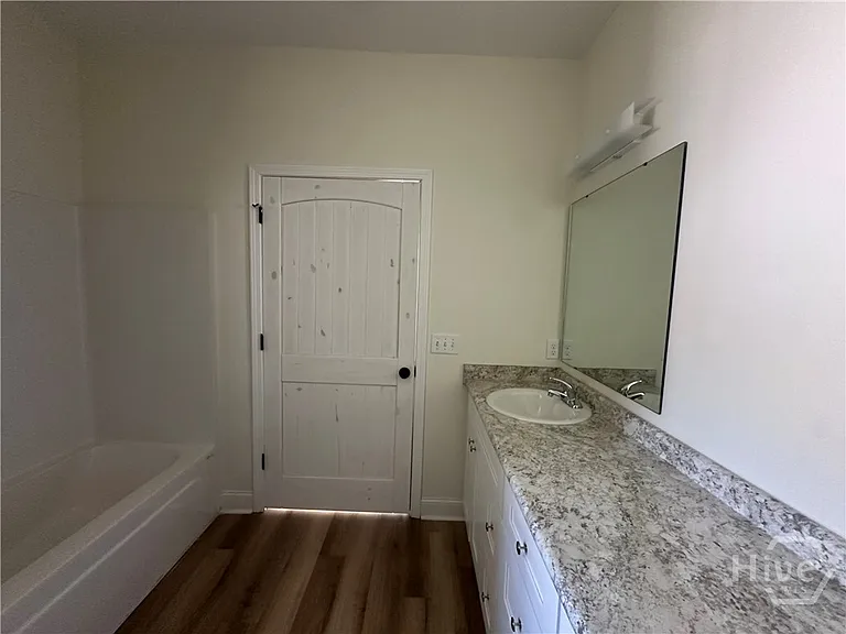 373 Carter St #B — Photo 15