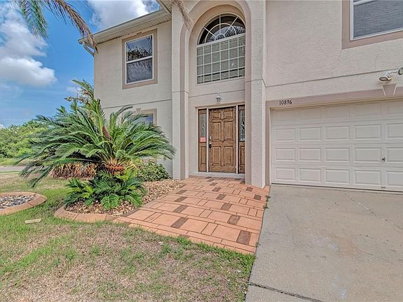 2nd image of 10896 Banyan Wood Way