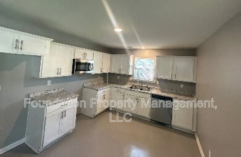 307 Harrell St — Photo 3