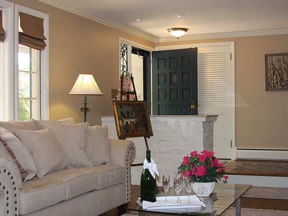 Entrance into living room