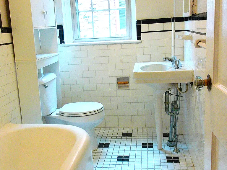 Park Spring Manor — Photo 9