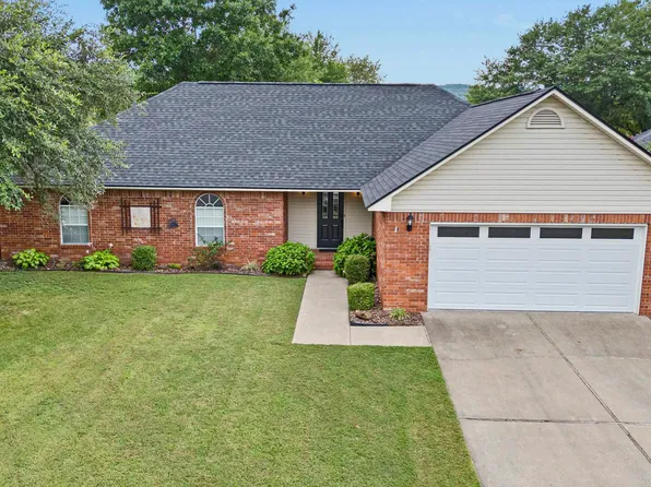 1003 Nightingale Ln, Russellville, AR 72801