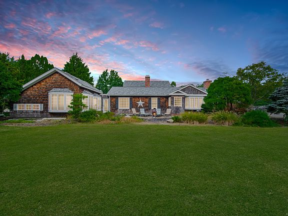 3rd image of 558 N Roast Meat Hill Rd