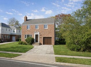 770 W Broadway, Woodmere, NY 11598