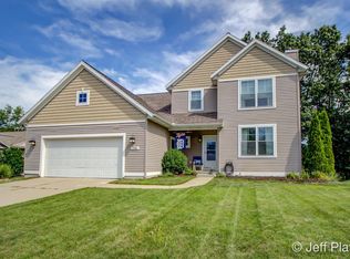 1641 Northbend Dr NE, Grand Rapids, MI