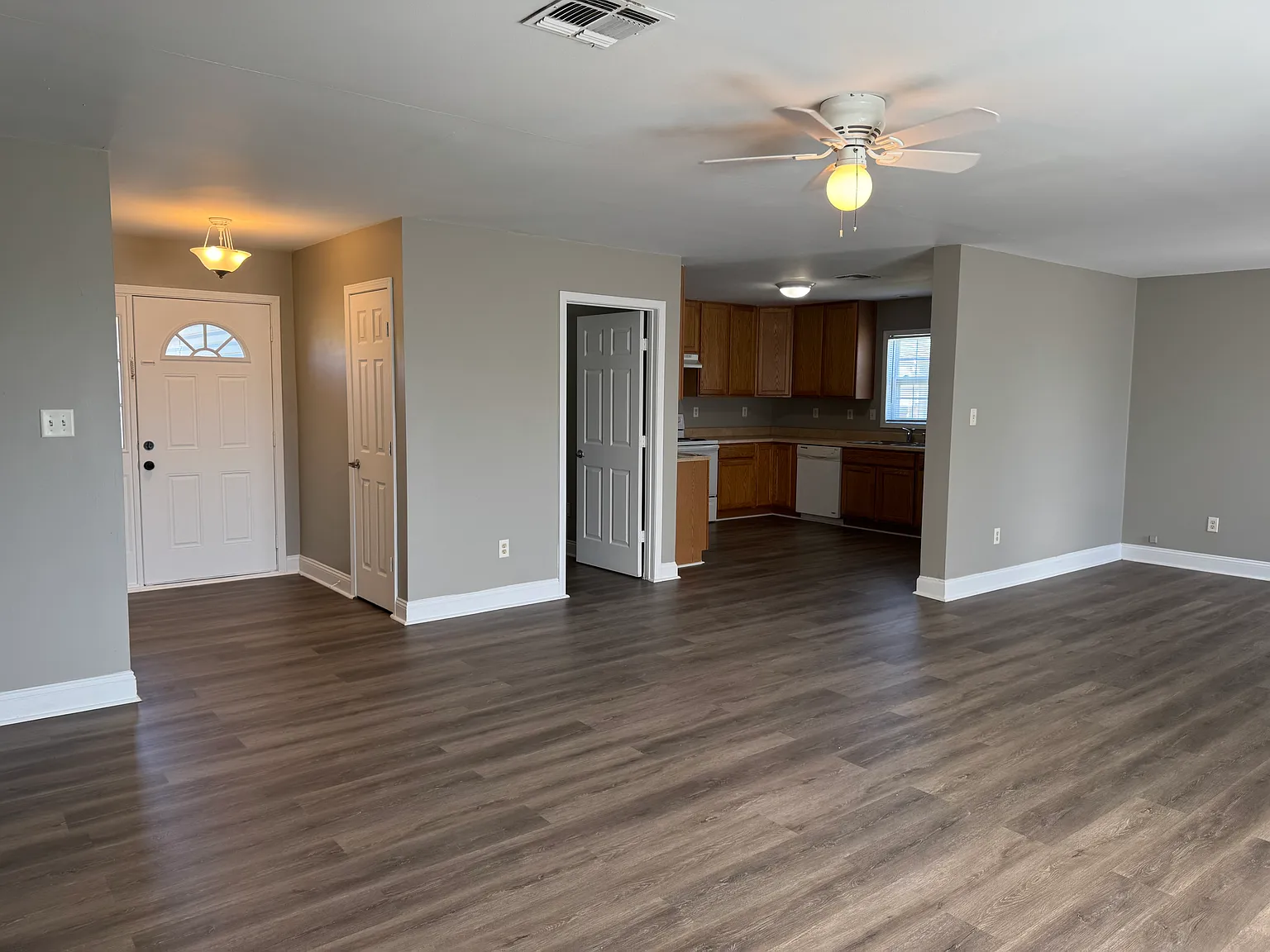 3 bed, 1369 sqft, $1,550 — Photo 2