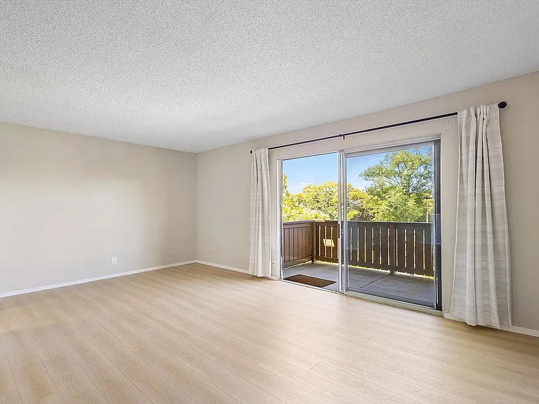 1327 Webster St #B305 — Photo 6