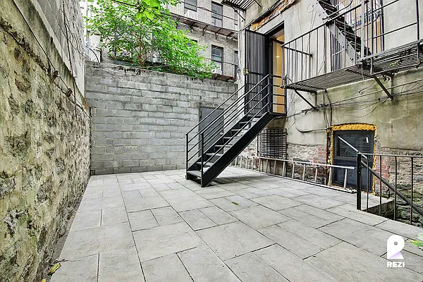 Rented by REZI | media 15