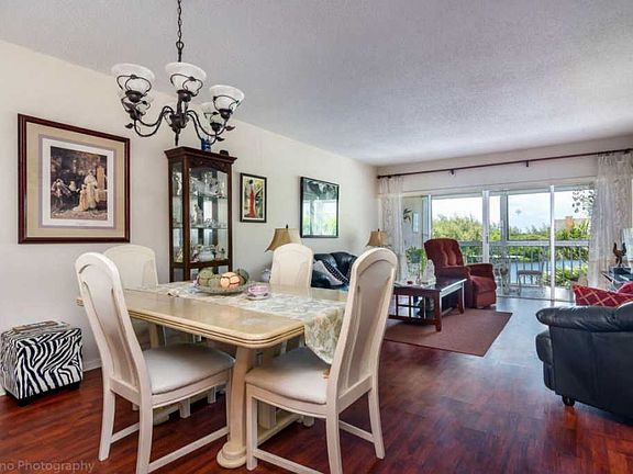 3rd image of 1427 E Hillsboro Blvd APT 527