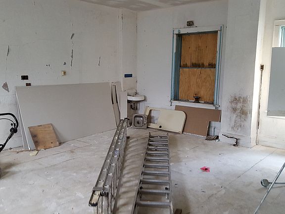 4th image of 2474 N Holton St