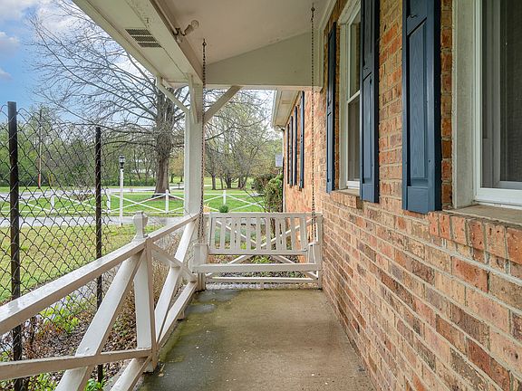 4th image of 530 Sondra Dr