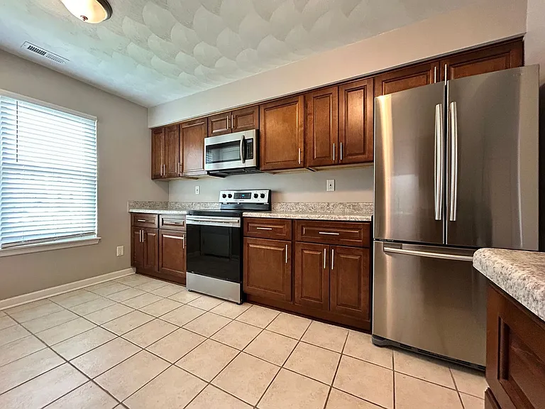 616 Aubrey Dr — Photo 3