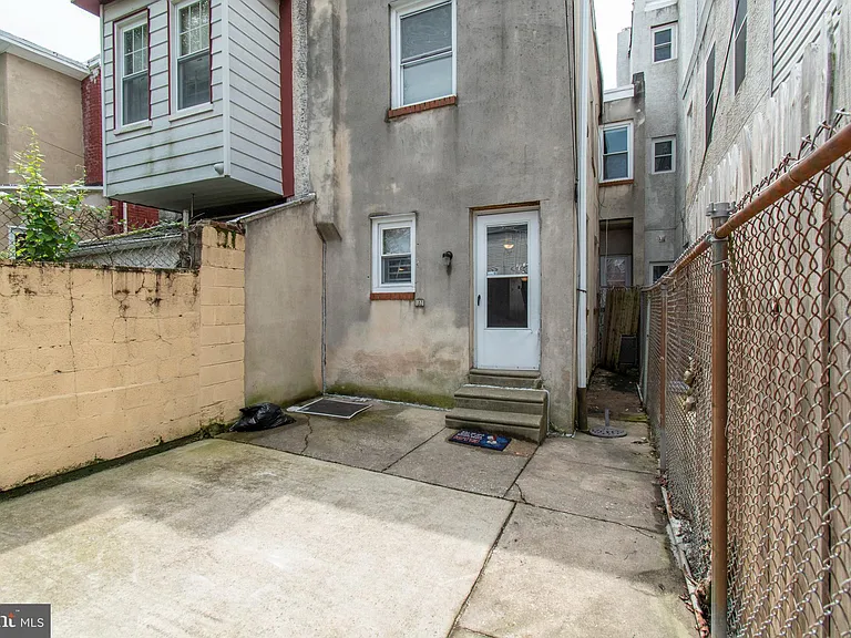 1635 Fontain St — Photo 29