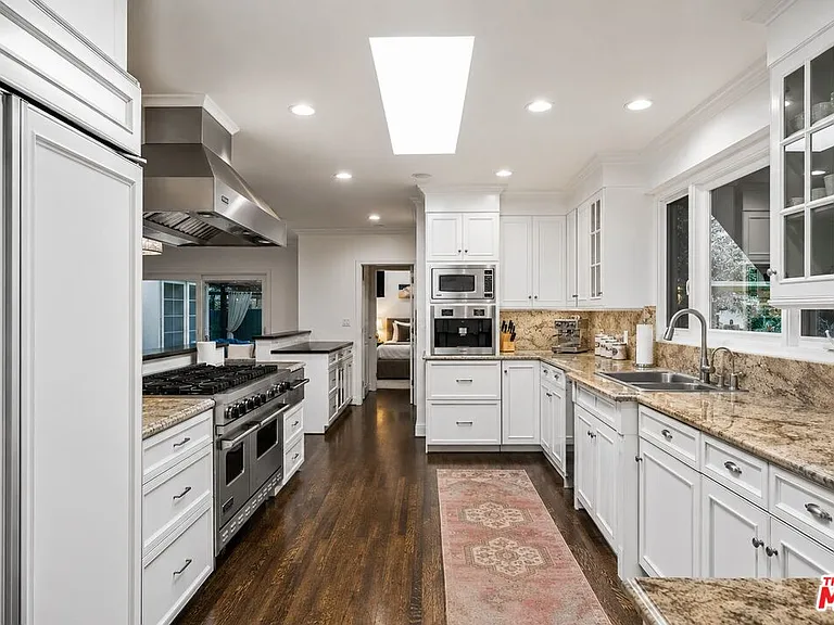 10576 Lindbrook Dr — Photo 23