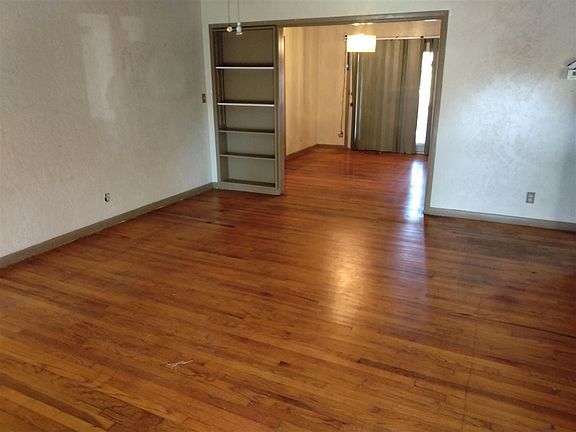 4th image of 2205 NW Lindy Ave