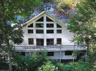 200 Charleston Harbor Dr, Saluda, NC 28773
