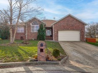 609 Bishops Ct, Nixa, MO 65714