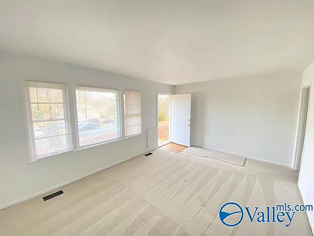 3 bed, 1.5 bath, 1125 sqft, $1,095 — Photo 4