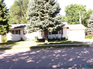 211 N Garfield Ave, Madison, SD 57042