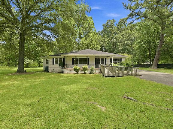 4th image of 710 Sunny Lane Dr