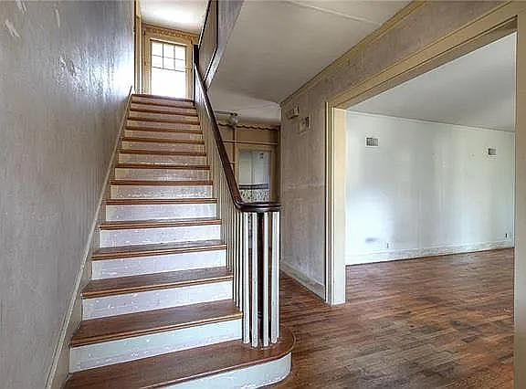 5th image of 15 Moss Ave