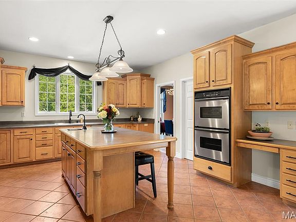 4th image of 1690 Hackberry Dr