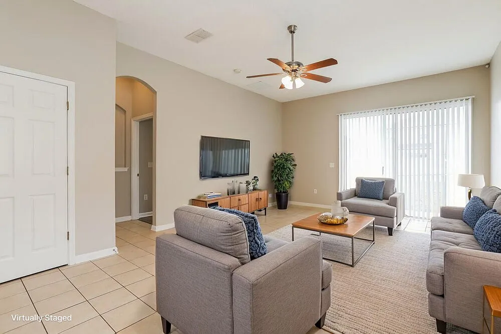 4 bed, 2.0 bath, 1983 sqft, $2,220 — Photo 4