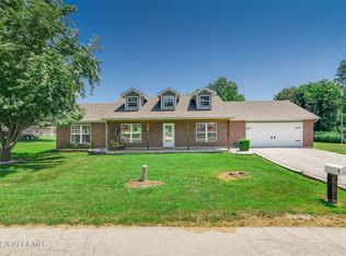 702 Lake Dr, California, MO 65018