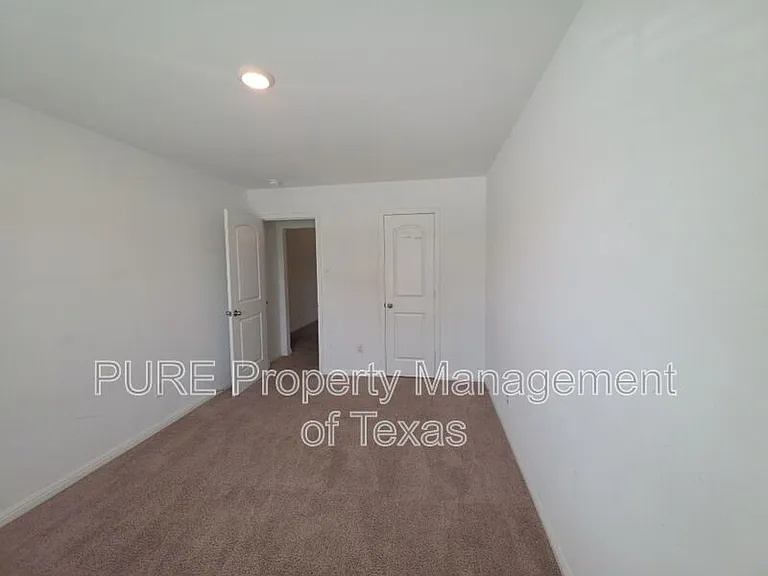 317 Riverdale Dr — Photo 10