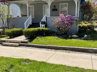 48 Maywood Ave, Pleasant Ridge, MI 48069