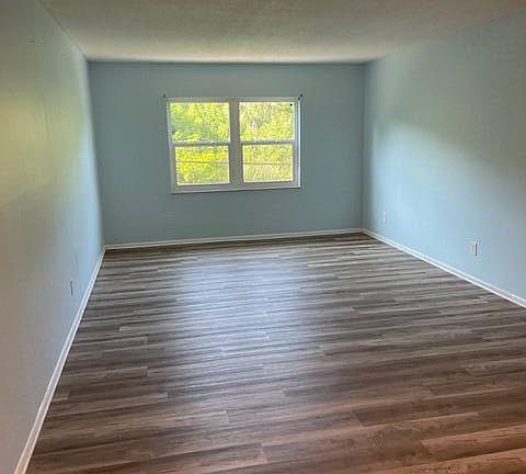 5th image of 230 Columbia Dr APT 208