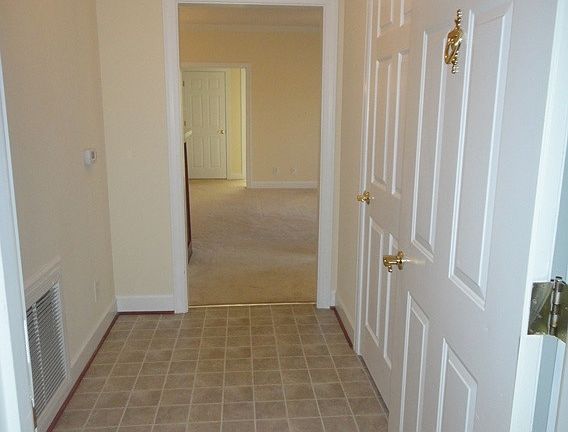 2nd image of 605 Wyndhurst Dr APT 204
