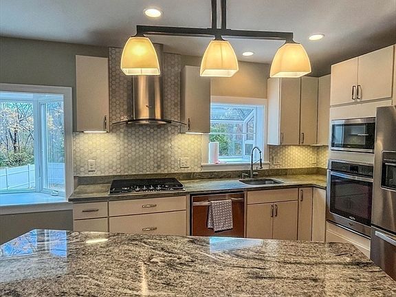 3rd image of 17 Degrass Rd