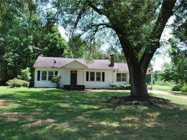 450 Cleveland Hwy, Murrayville, GA 30564