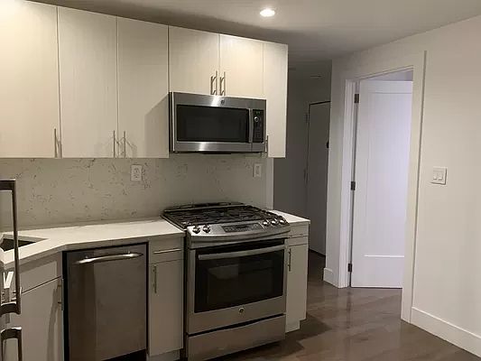 3rd image of 330 E 63rd St APT 2E