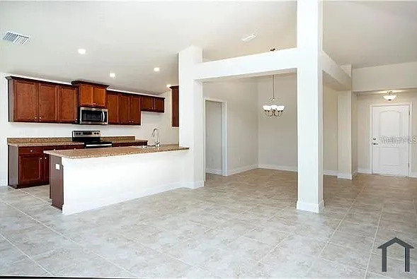 3 bed, 2020 sqft, $2,300 — Photo 4