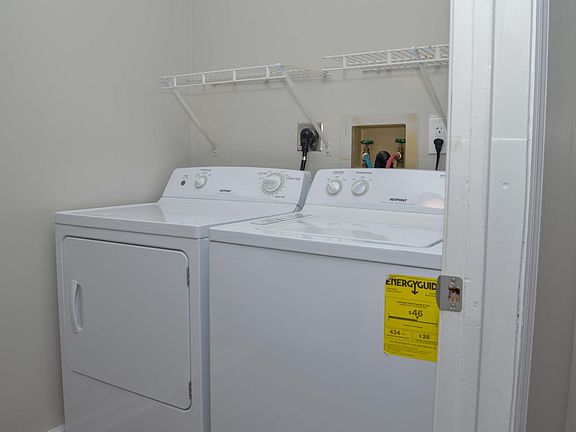 4th image of 1109 Van Buren Way
