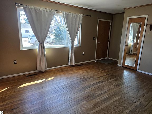 3rd image of 4669 McNichol Ave