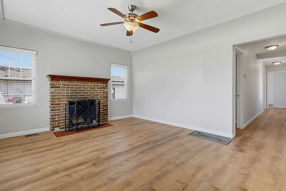 3 bed, 925 sqft, $3,495 — Photo 3