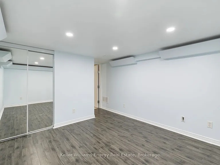 566 Dean Ave #LOWER — Photo 26
