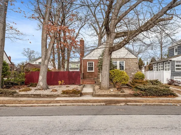 163 E Saint Marks Place, Valley Stream, NY 11580