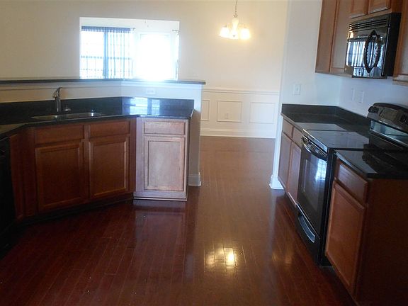 2nd image of 382 Thornapple Dr