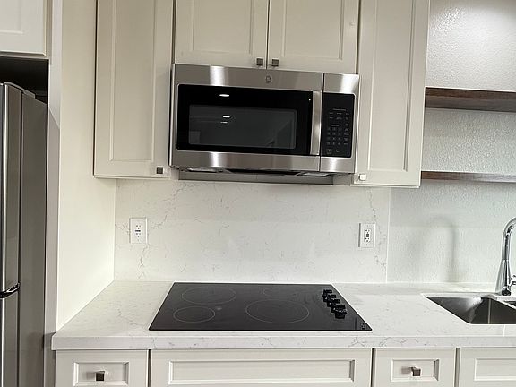 3rd image of 1311 Gianna Ln #B