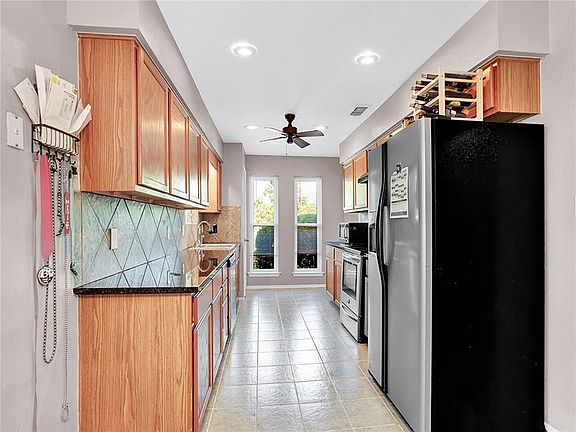 3rd image of 2526 Parkhaven Dr