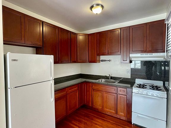 5th image of 801 Baker St APT 7