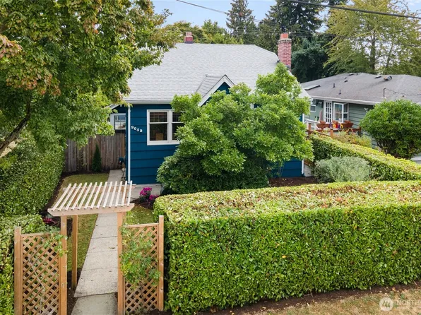 9052 Evanston Avenue N, Seattle, WA 98103
