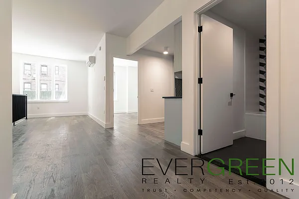 Rented by Evergreen Apartments BK | media 9