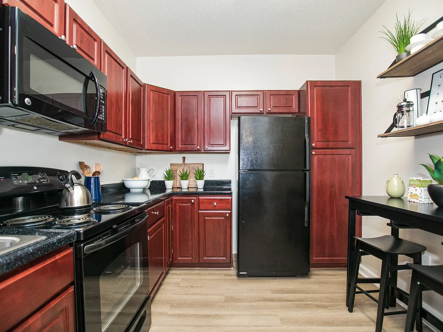 Mission Place Apartments — Photo 1