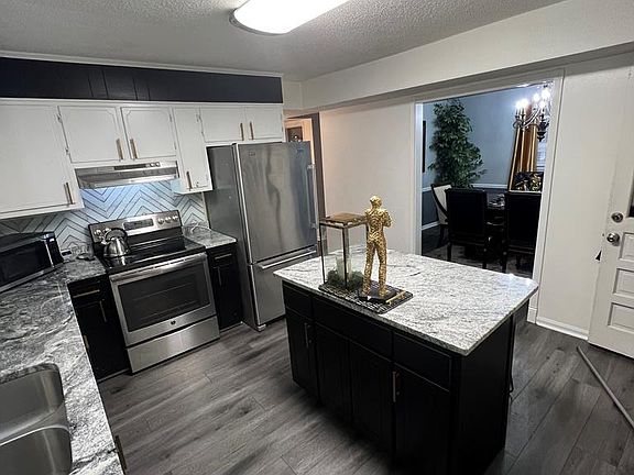 5th image of 137 Graymont Pl