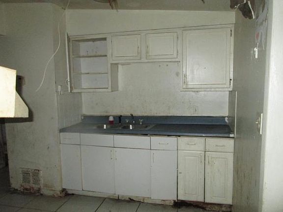4th image of 4609 N 37th St